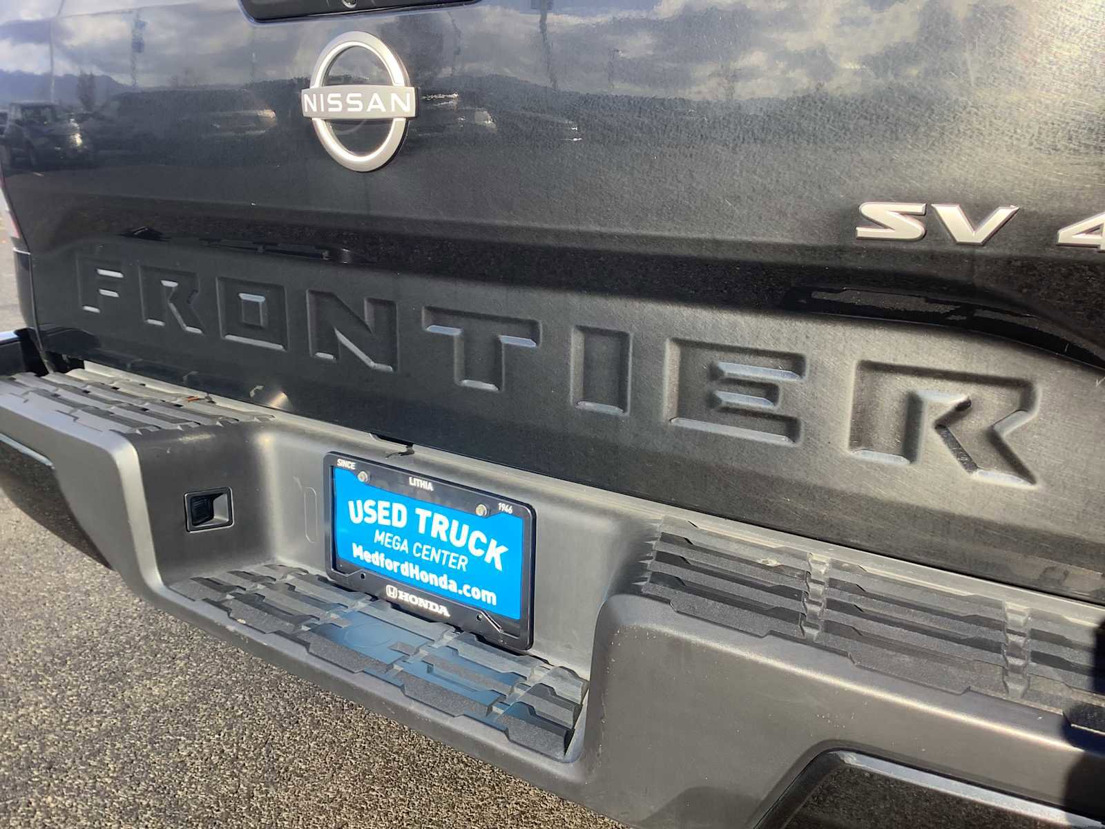 Used 2023 Nissan Frontier SV image 6