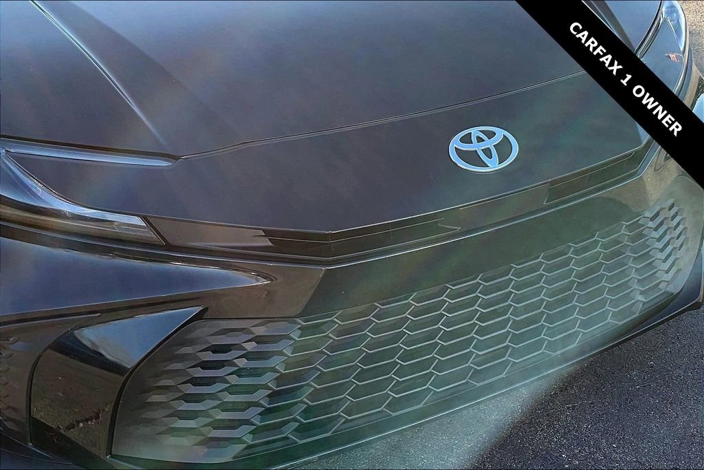 Used 2025 Toyota Camry SE image 31