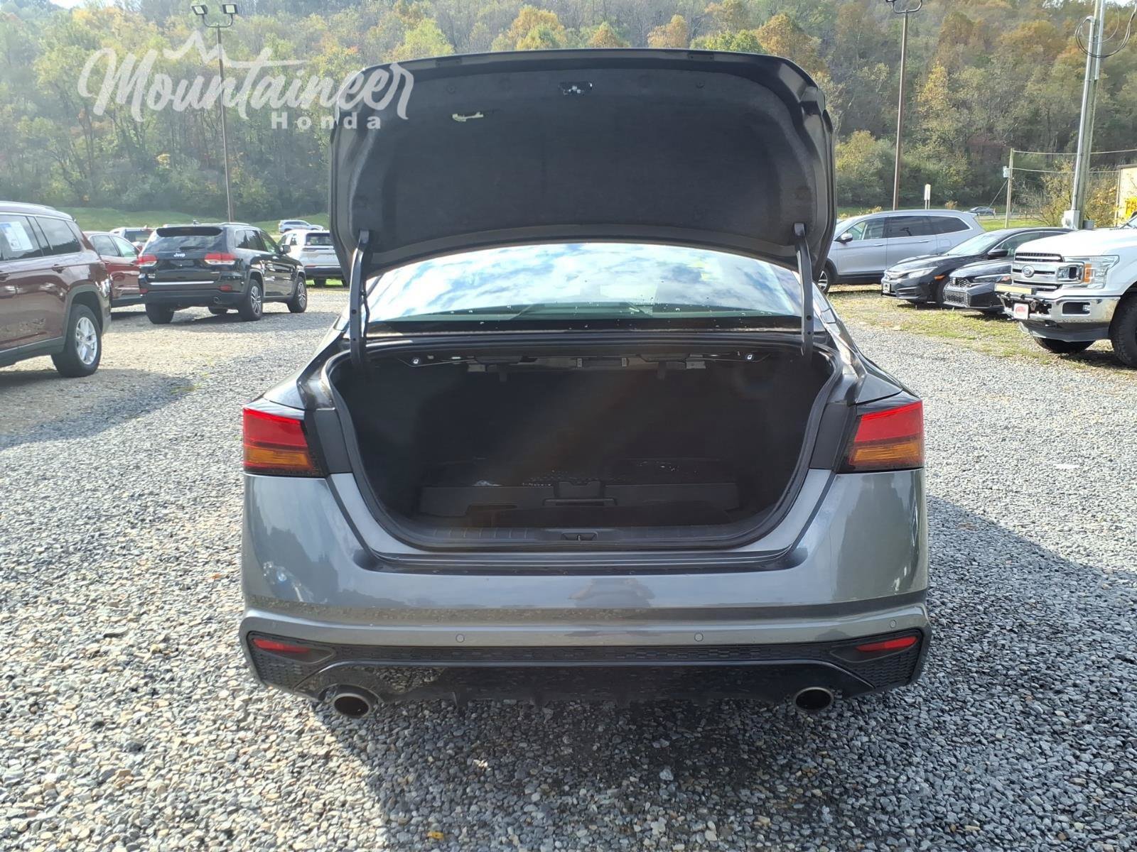 Used 2025 Nissan Altima 2.5 SR w/ SR Premium Package AWD/4WD image 21