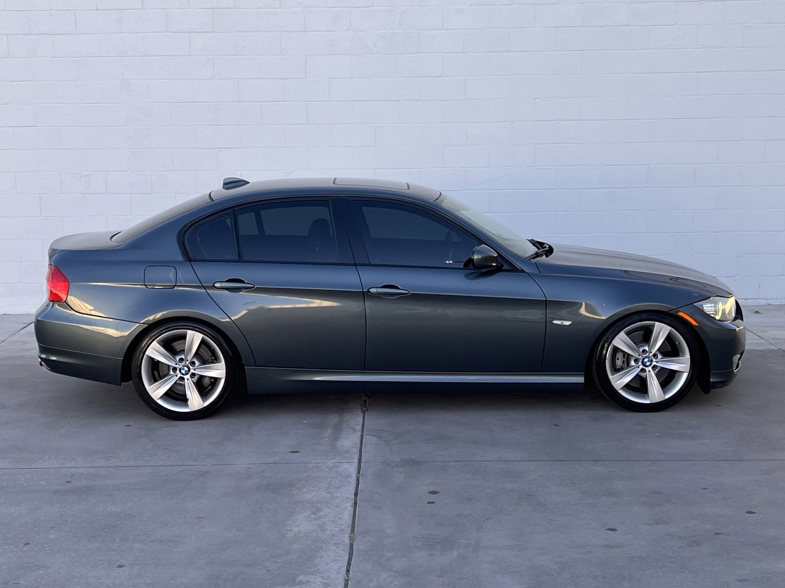 Used 2011 BMW 335i 4dr Sdn 335i RWD image 4