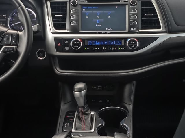 Certified 2019 Toyota Highlander SE w/ Nightshade Edition AWD/4WD image 18