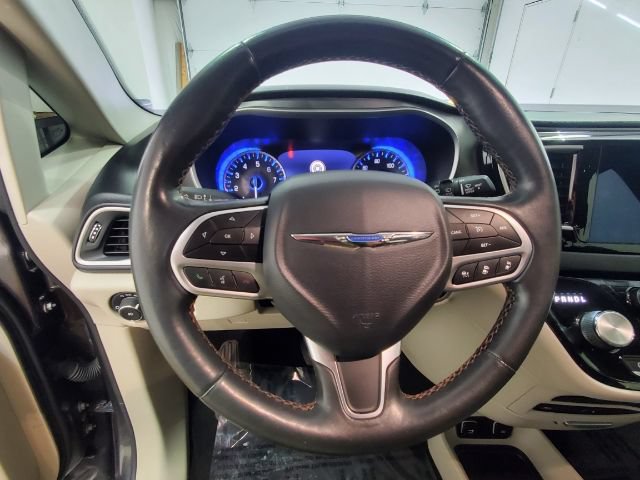 Used 2020 Chrysler Pacifica Touring-L Plus w/ Advanced Safetytec Group FWD image 24