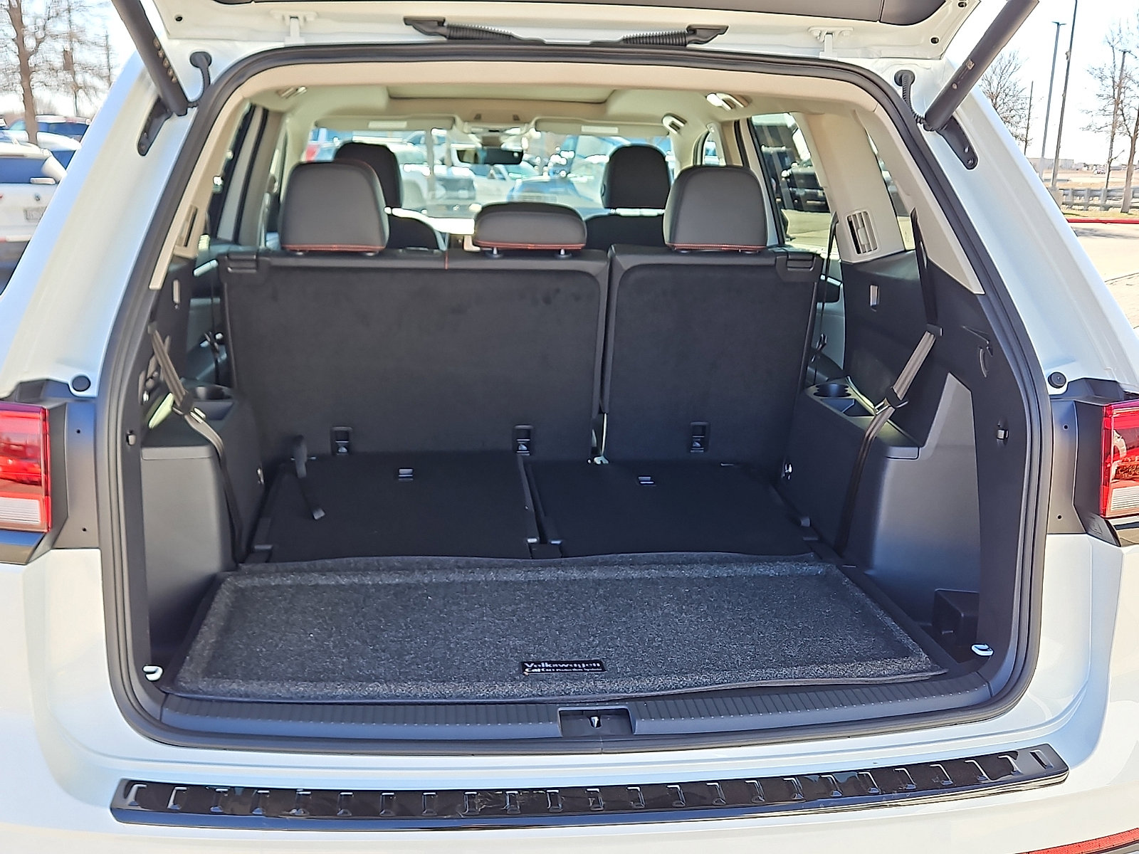 New 2026 Volkswagen Atlas Peak Edition image 8