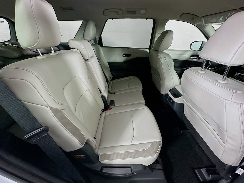 New 2025 Nissan Pathfinder SL w/ Black Appearance Package image 36