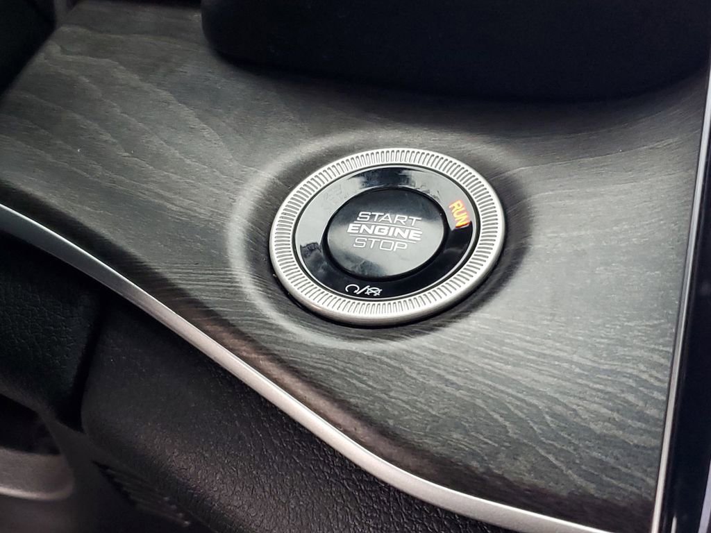 Used 2024 Jeep Grand Cherokee L Limited w/ Luxury Tech Group II image 19