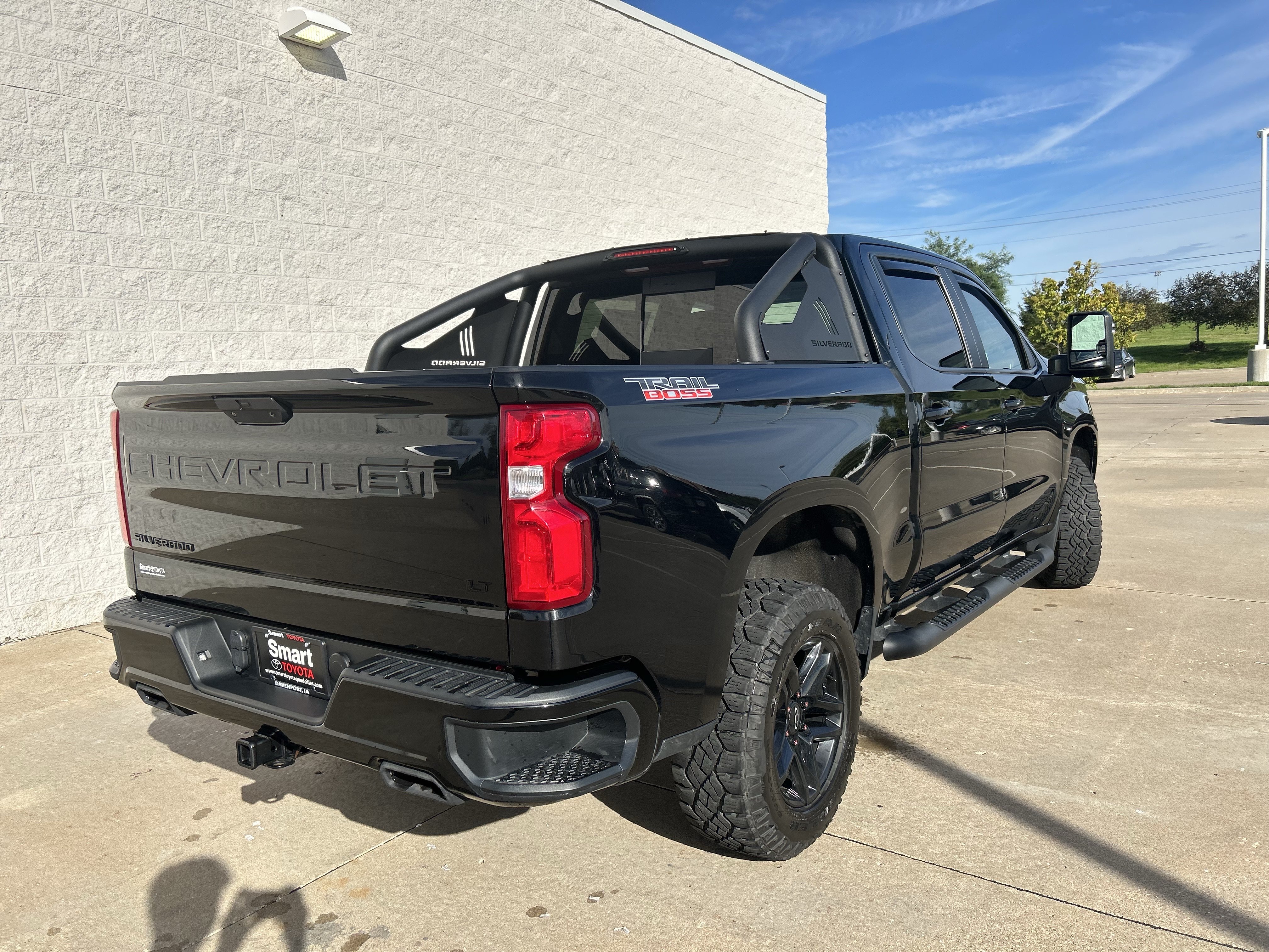 Used 2020 Chevrolet Silverado 1500 LT Trail Boss w/ Midnight Edition AWD/4WD image 5