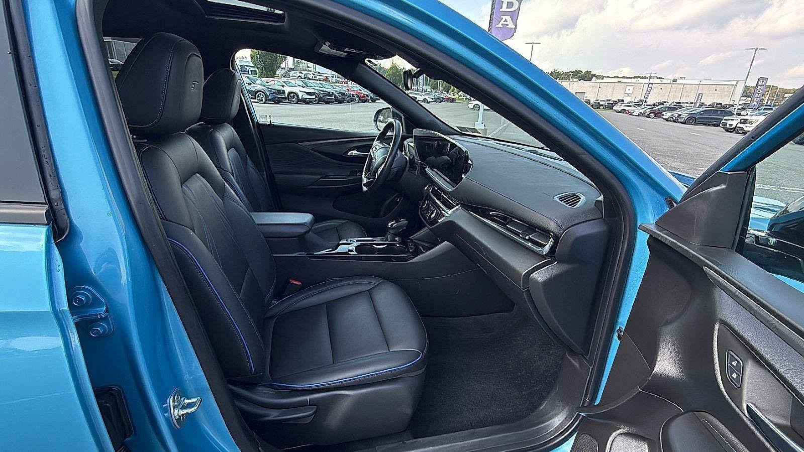 Used 2025 Buick Envista Sport Touring w/ Experience Buick Package FWD image 17