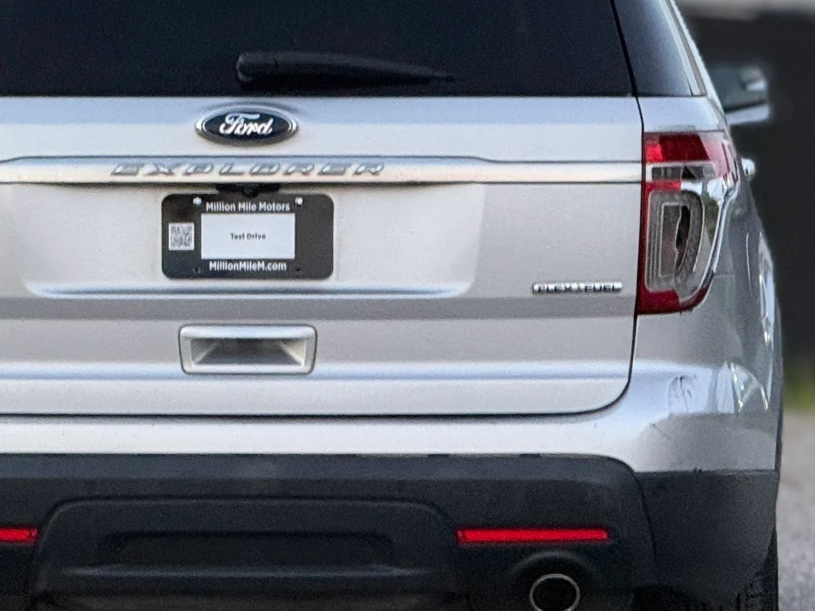 Used 2015 Ford Explorer XLT w/ Equipment Group 202A FWD image 14