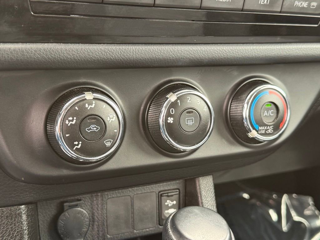 Used 2015 Toyota Corolla L FWD image 25