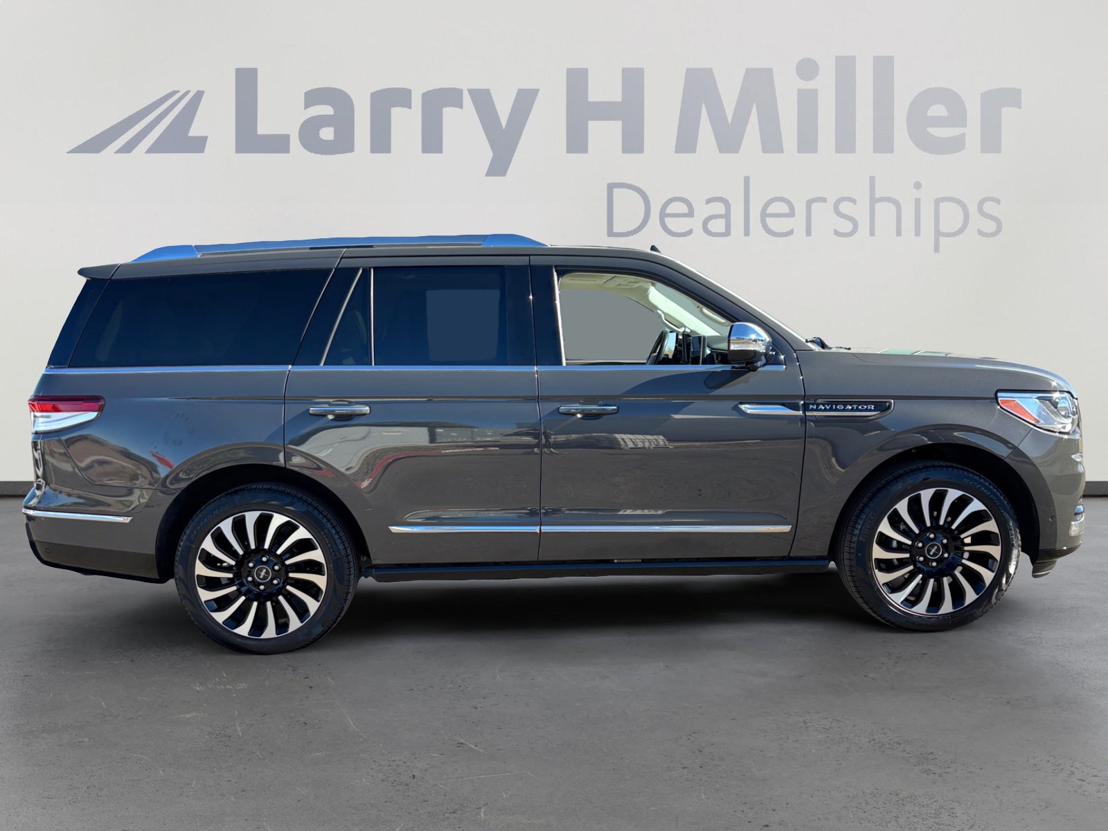 Used 2022 Lincoln Navigator Black Label image 6