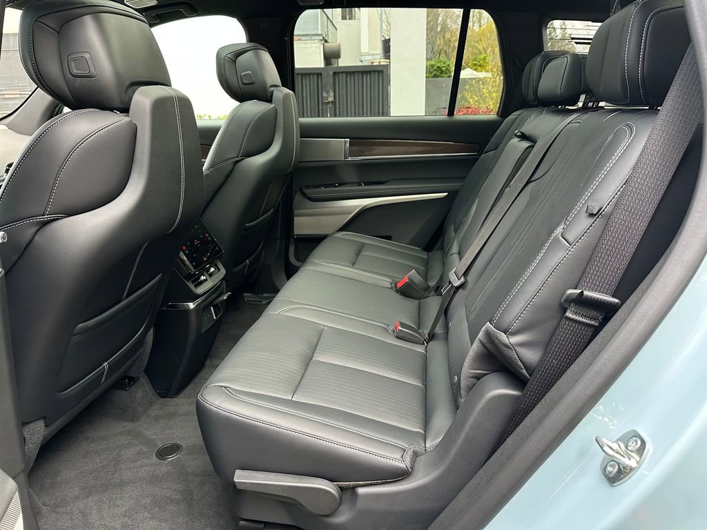 New 2026 Cadillac Vistiq Sport image 15