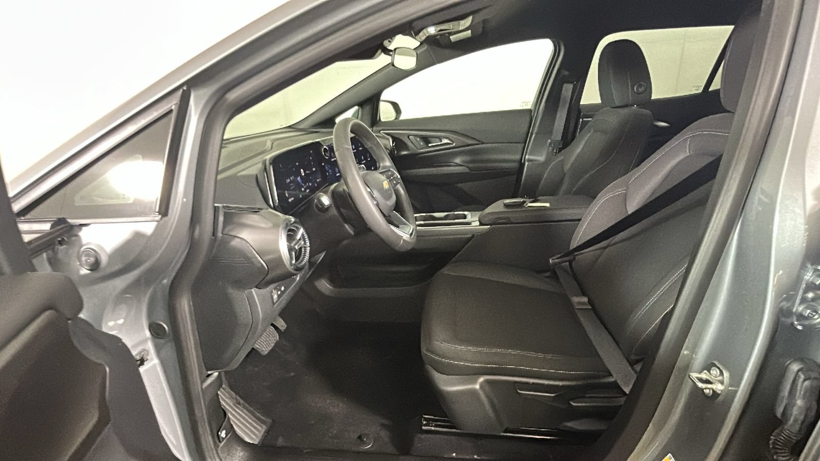 Used 2026 Chevrolet Equinox EV LT FWD image 13