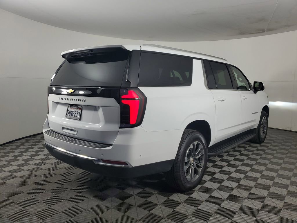 Used 2025 Chevrolet Suburban LS image 4