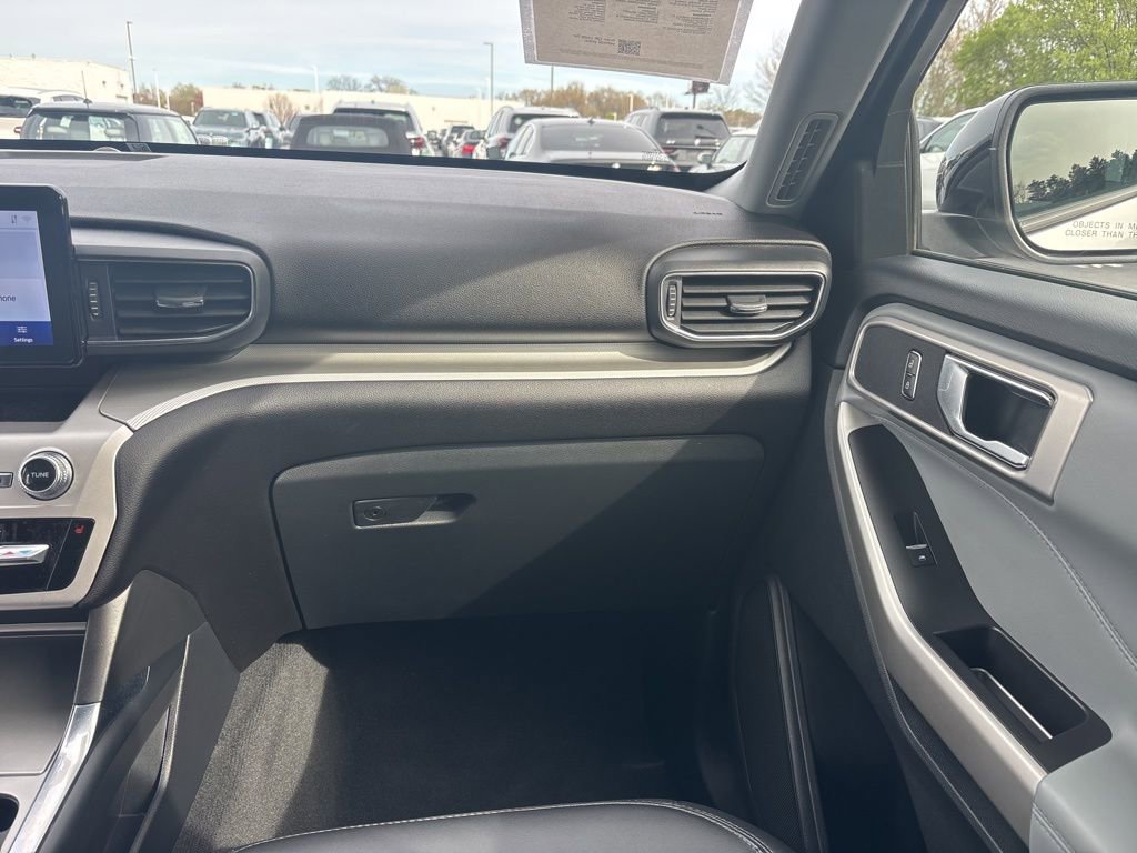 Used 2022 Ford Explorer XLT w/ Equipment Group 202A image 17