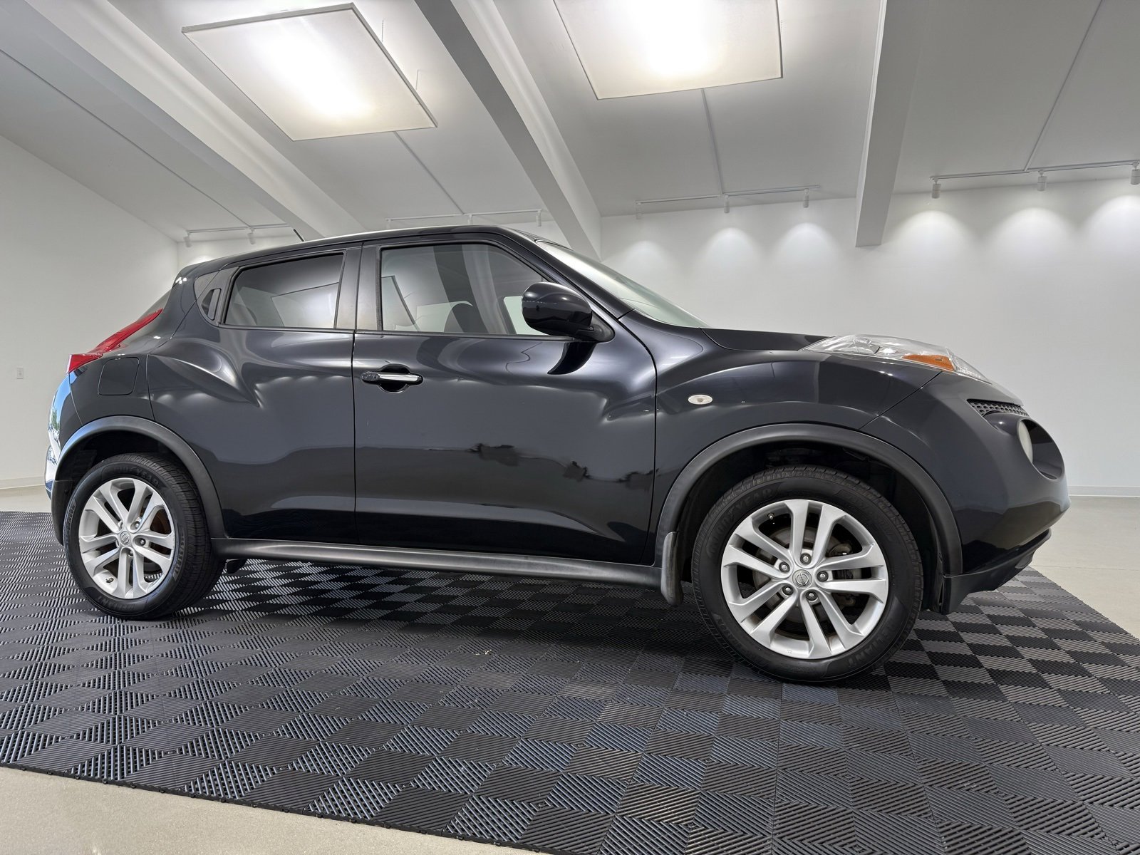 Used 2011 Nissan Juke SV w/ Interior Illumination Pkg image 1