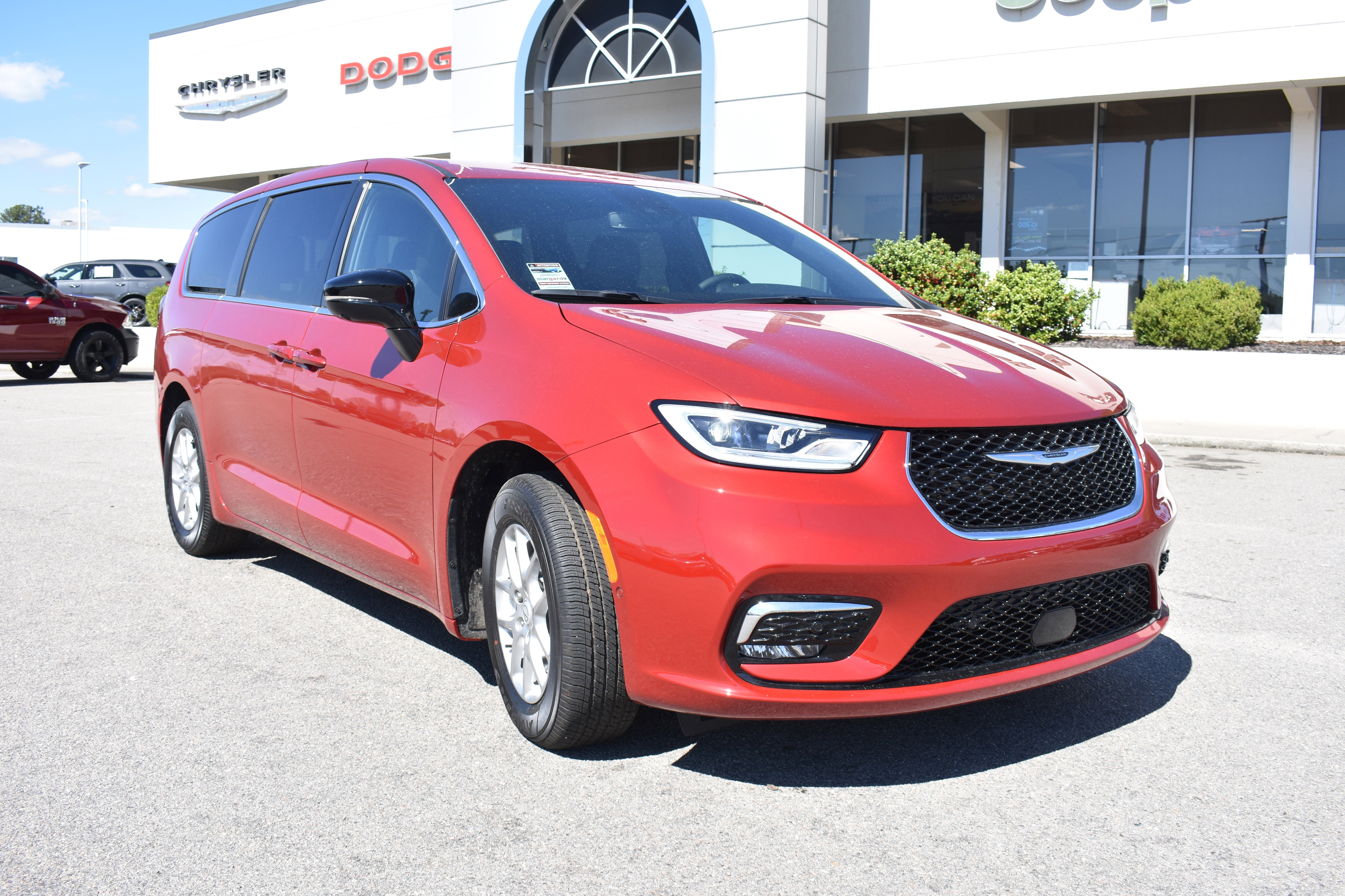 New 2026 Chrysler Pacifica Select FWD image 3