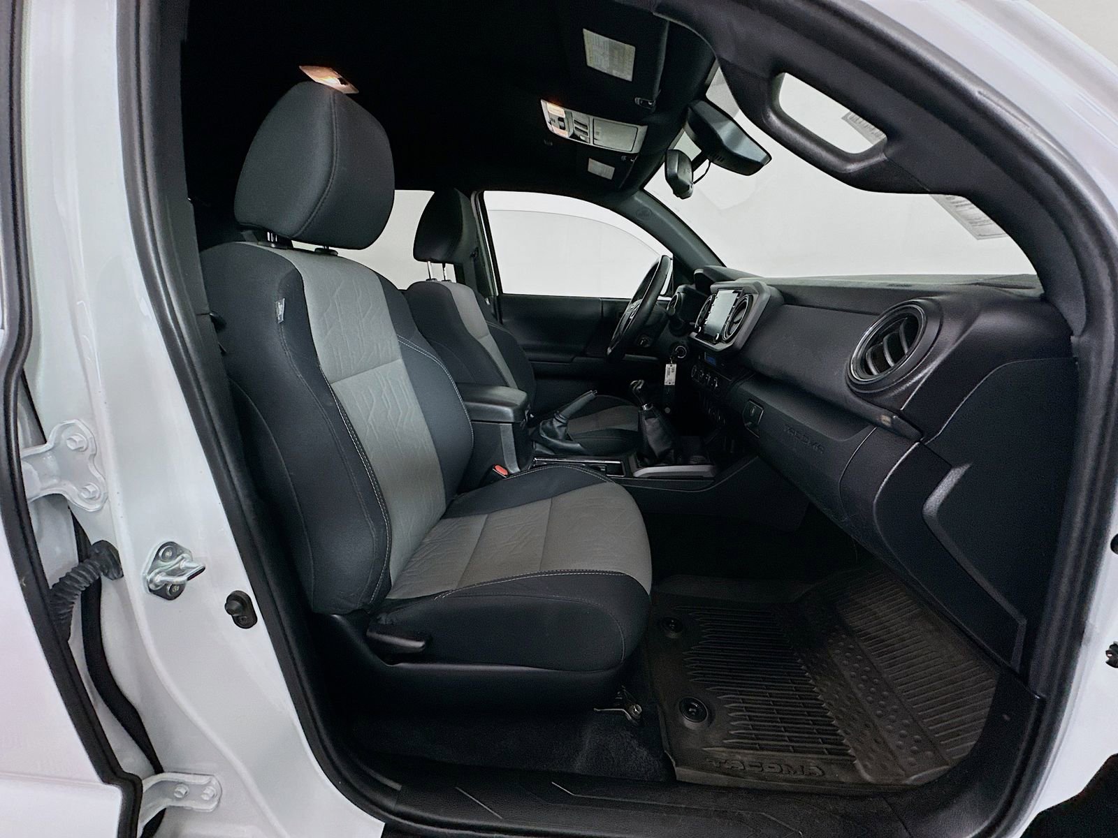Certified 2022 Toyota Tacoma TRD Off-Road AWD/4WD image 26