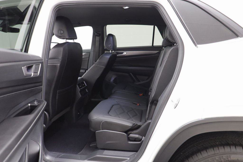 Used 2025 Volkswagen Atlas Cross Sport SE image 12