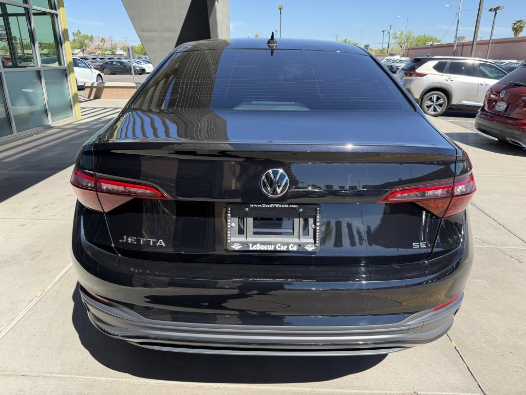 Used 2024 Volkswagen Jetta SE w/ Panoramic Sunroof Package image 13