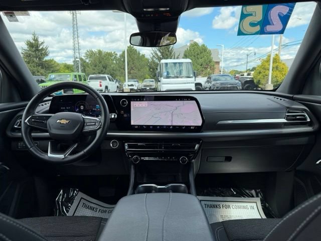 Used 2025 Chevrolet Traverse LT AWD/4WD image 3