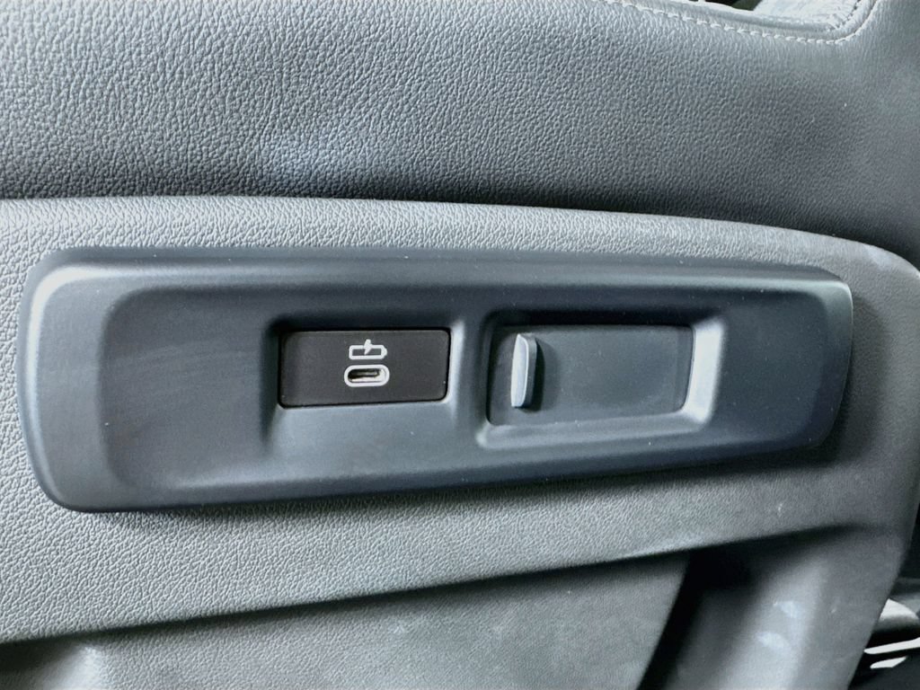 Used 2021 BMW X6 xDrive40i AWD/4WD image 25