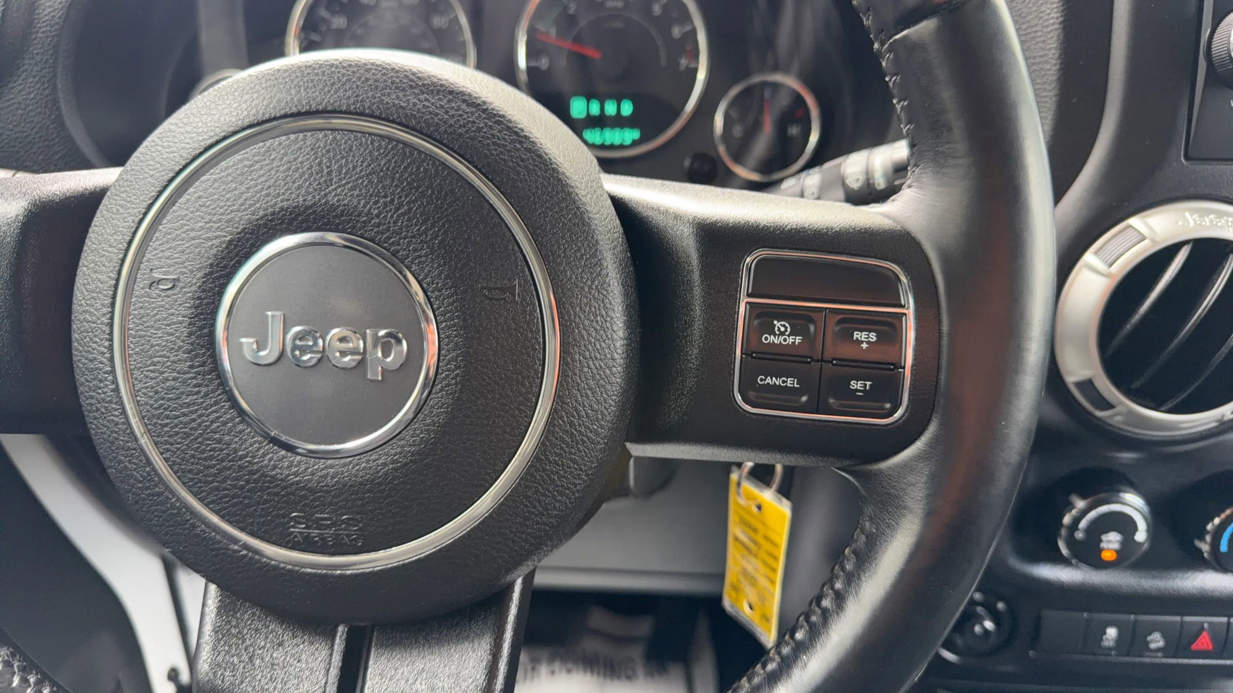 Used 2018 Jeep Wrangler Unlimited Sahara w/ Connectivity Group AWD/4WD image 20