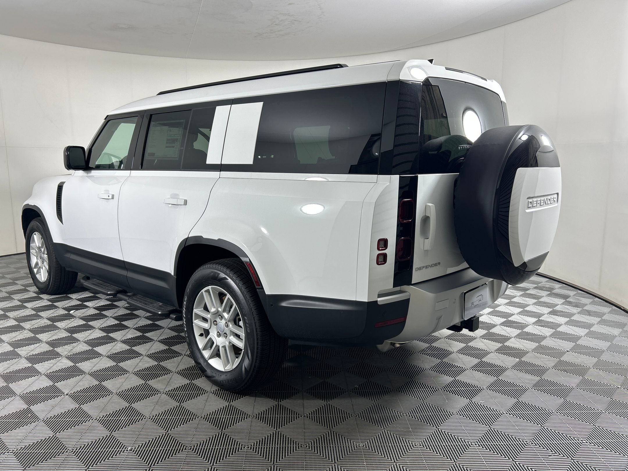 New 2025 Land Rover Defender 130 S image 3