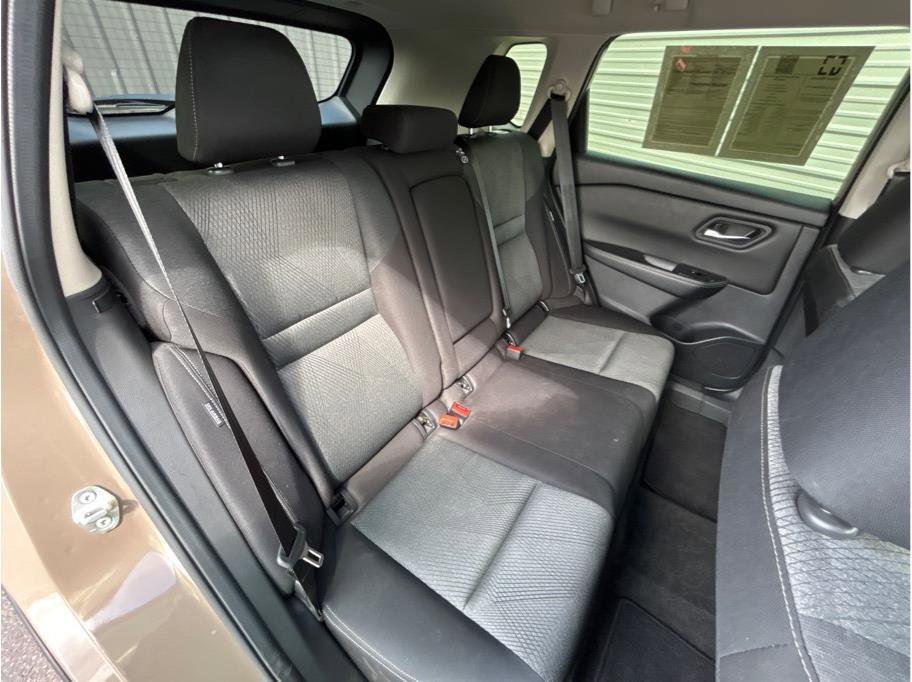 Used 2024 Nissan Rogue SV image 23