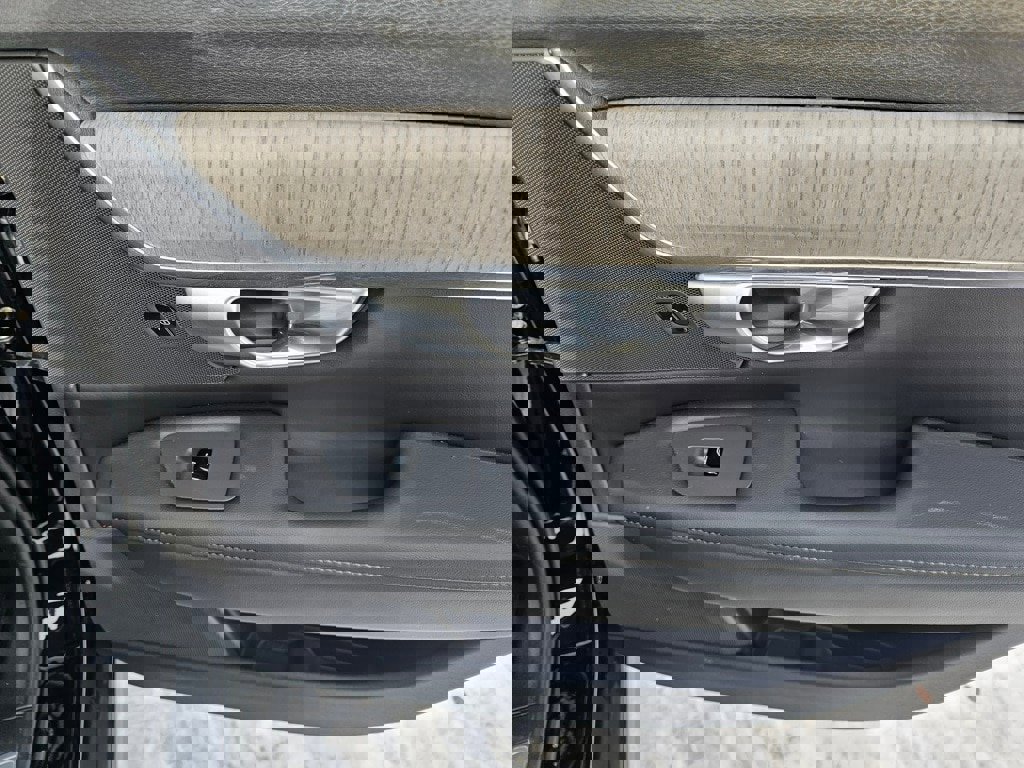 Certified 2024 Volvo V90 B6 Cross Country Plus image 10