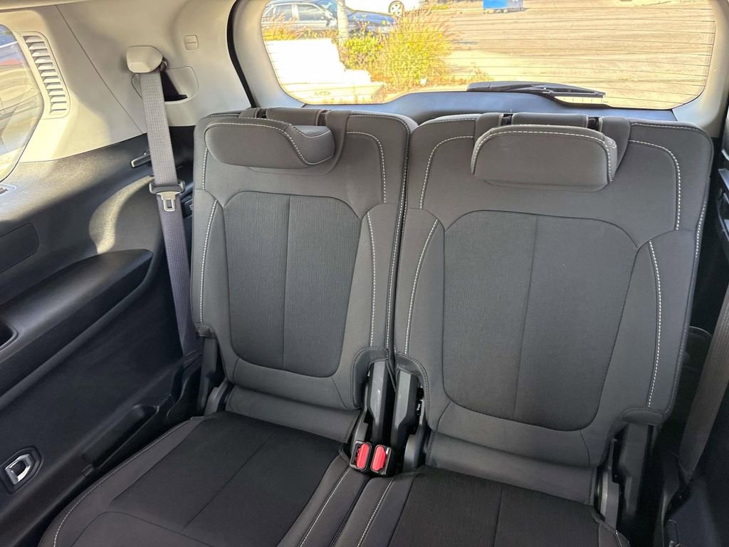 Used 2023 Jeep Grand Cherokee L Laredo AWD/4WD image 12