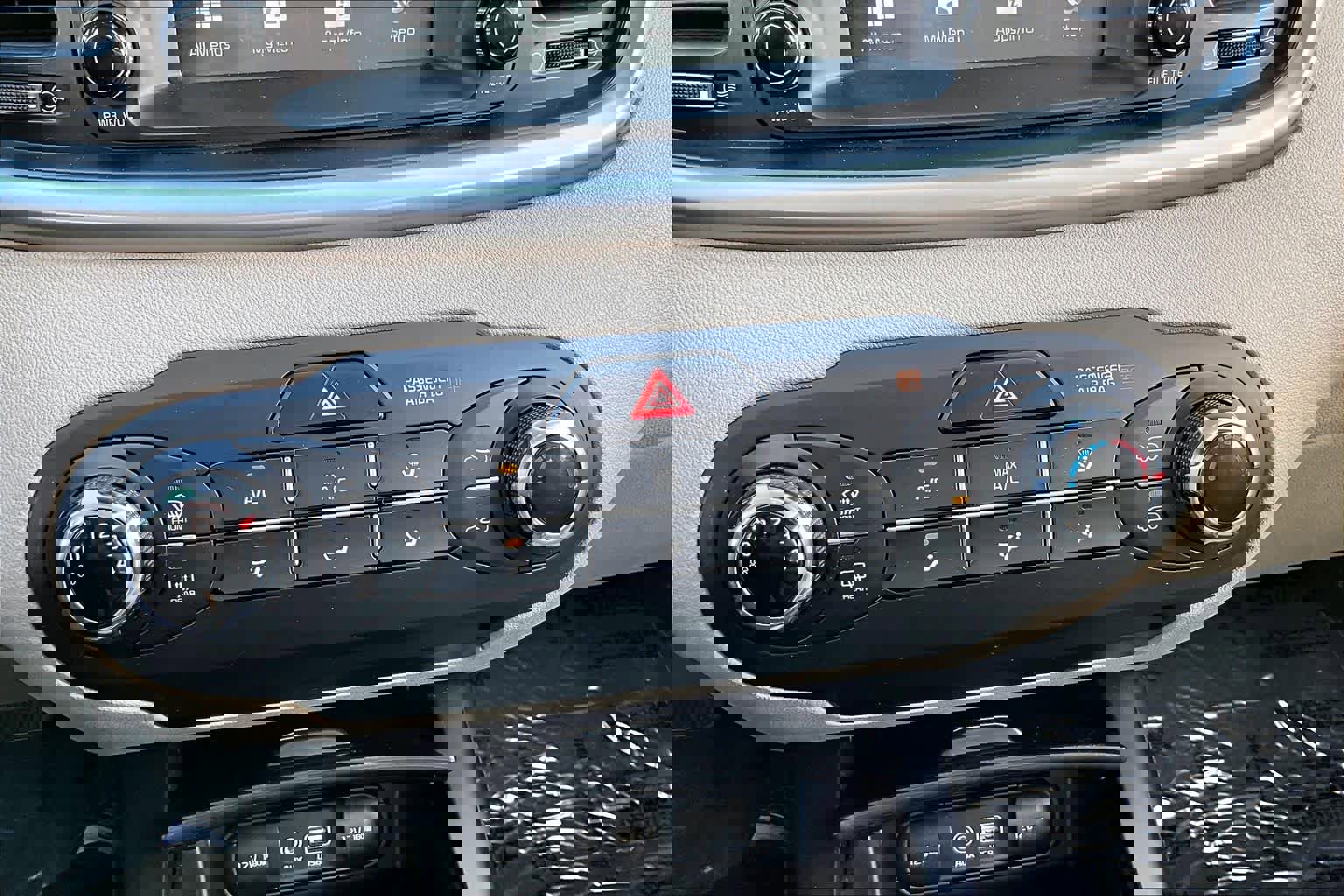 Used 2019 Kia Sorento LX image 32