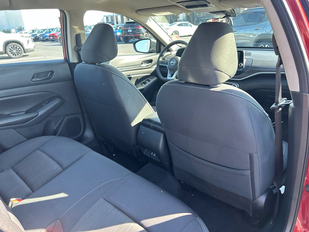Used 2025 Nissan Altima 2.5 SV FWD image 39