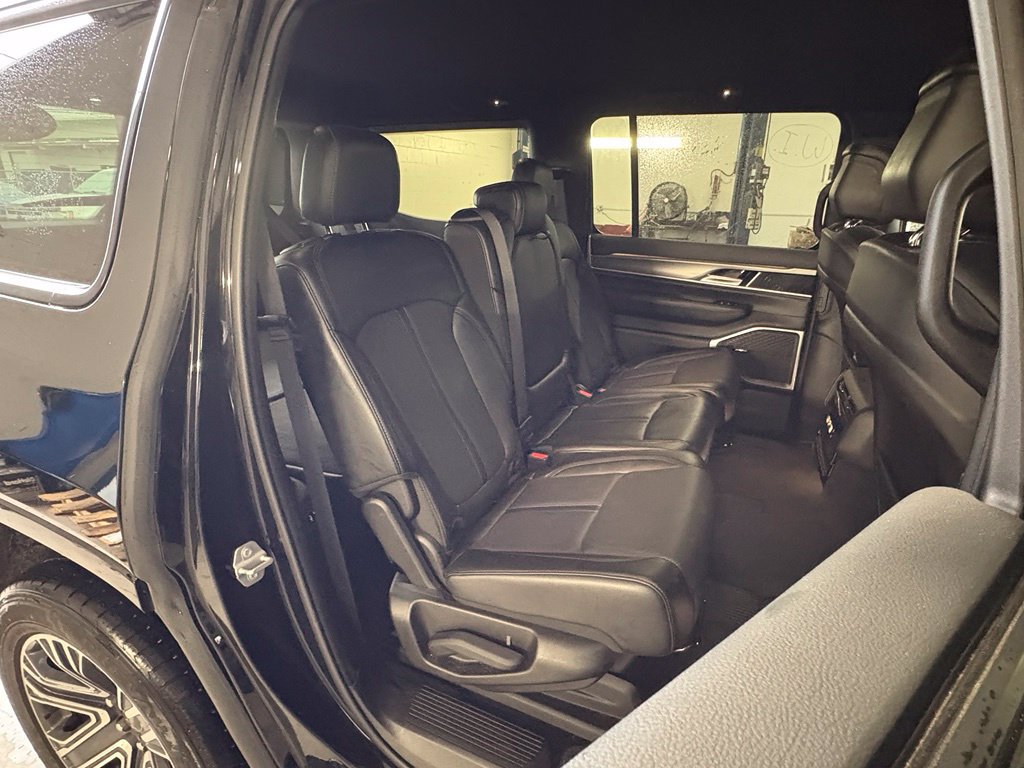 Used 2025 Jeep Wagoneer Series II w/ 8-Passenger Seating Package AWD/4WD image 20