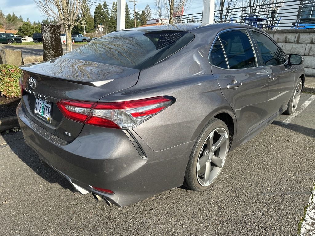 Used 2018 Toyota Camry SE image 4