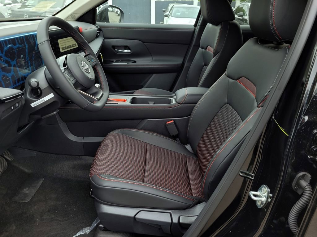 New 2025 Nissan Kicks SR w/ SR Premium Package FWD image 7