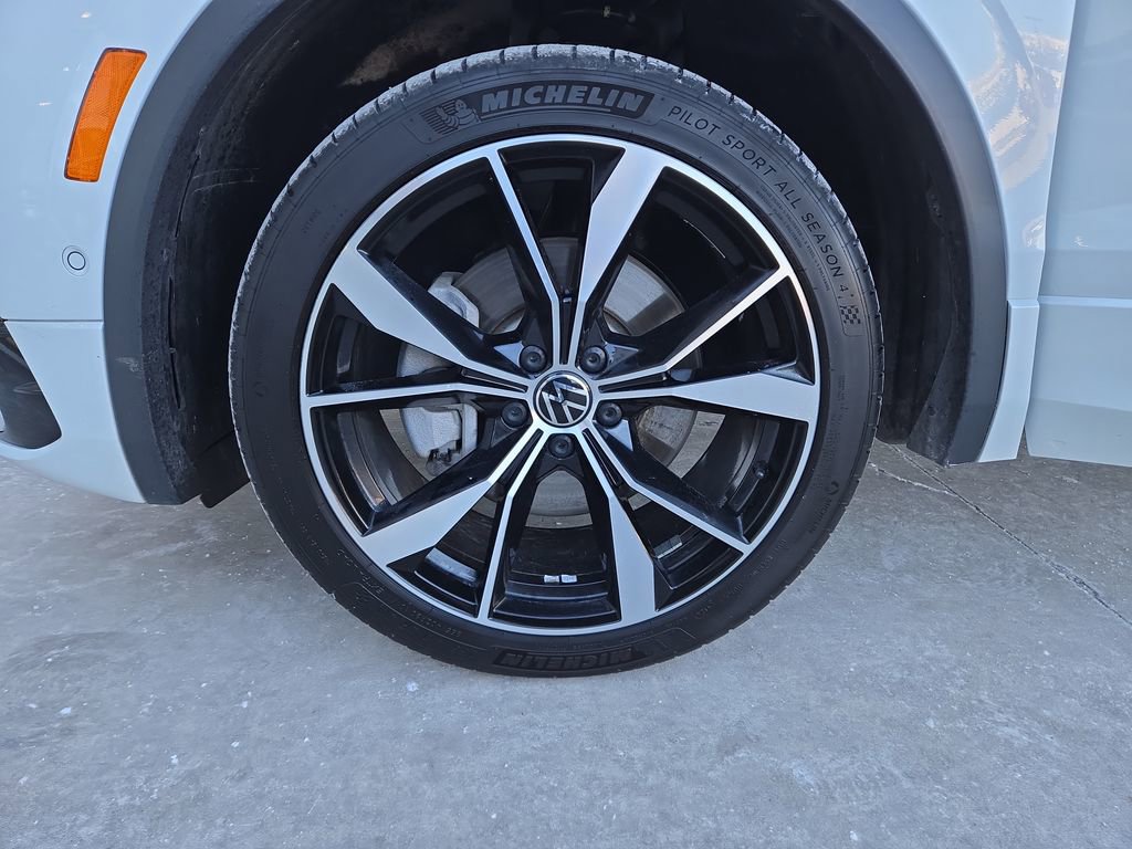 Used 2024 Volkswagen Tiguan SEL R-Line image 10