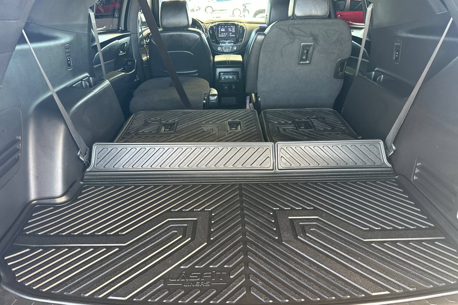 Used 2023 Chevrolet Traverse RS FWD image 16