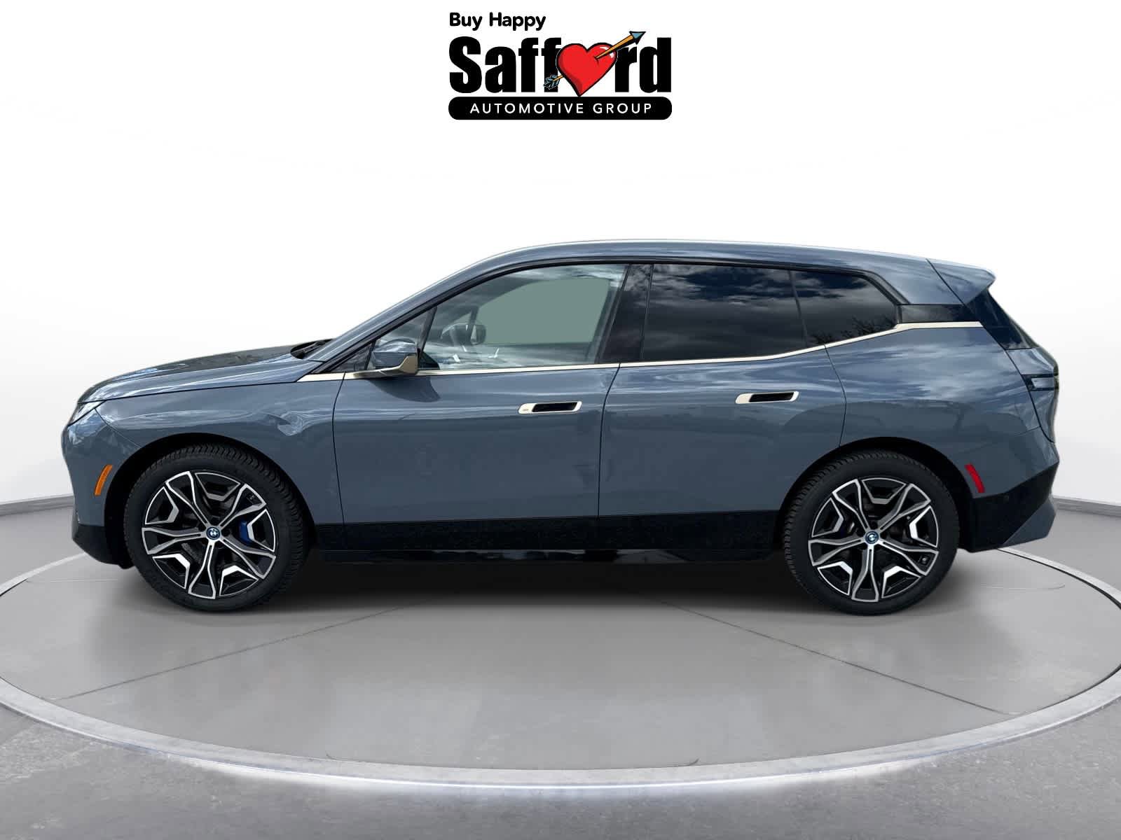Used 2023 BMW iX xDrive50 w/ Sport Package AWD/4WD image 5