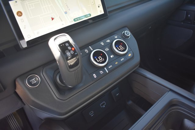 Used 2024 Land Rover Defender 110 X-Dynamic SE image 28