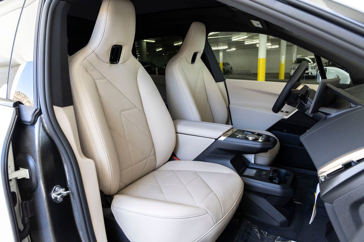 New 2026 BMW iX xDrive45 image 29