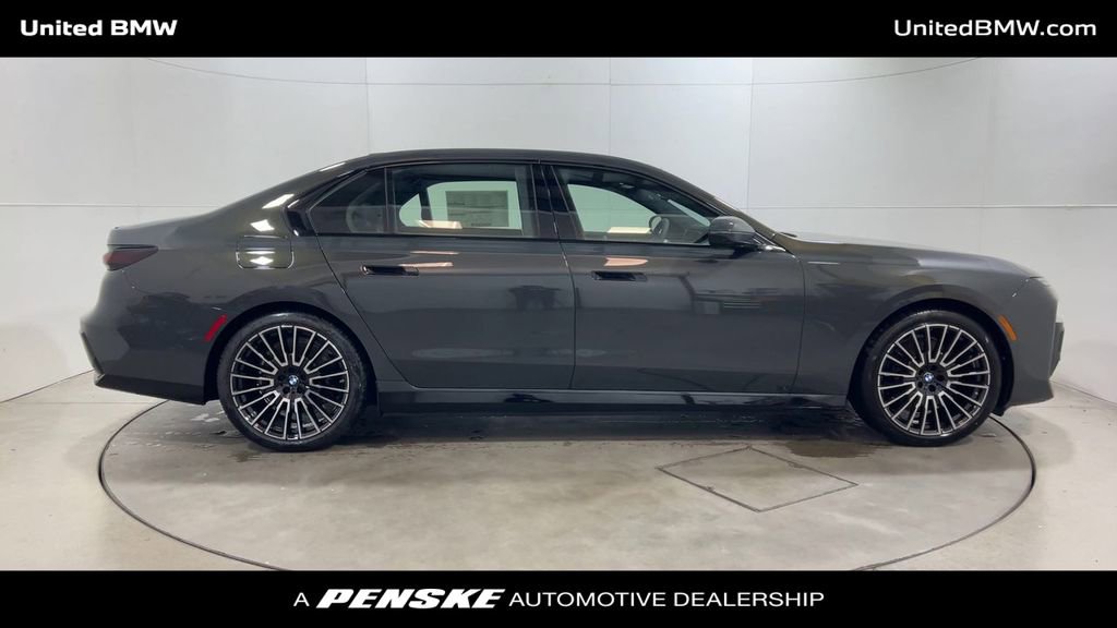 New 2026 BMW 750e xDrive w/ Premium Package image 9