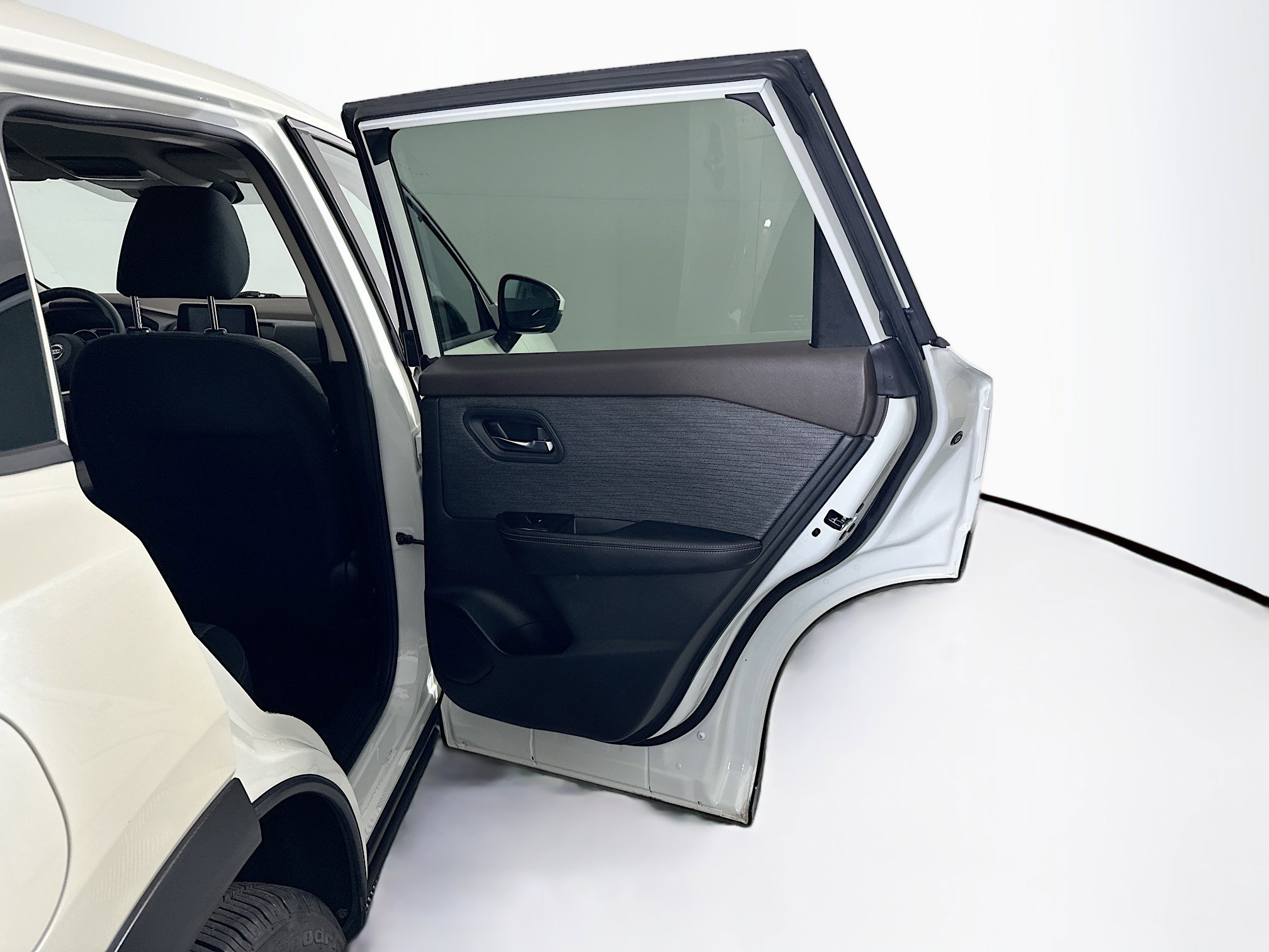 Used 2021 Nissan Rogue SV image 30