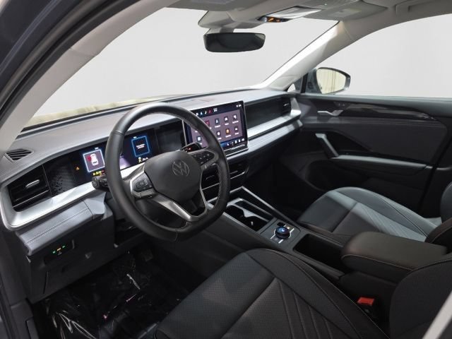 Certified 2025 Volkswagen Tiguan SE AWD/4WD image 23