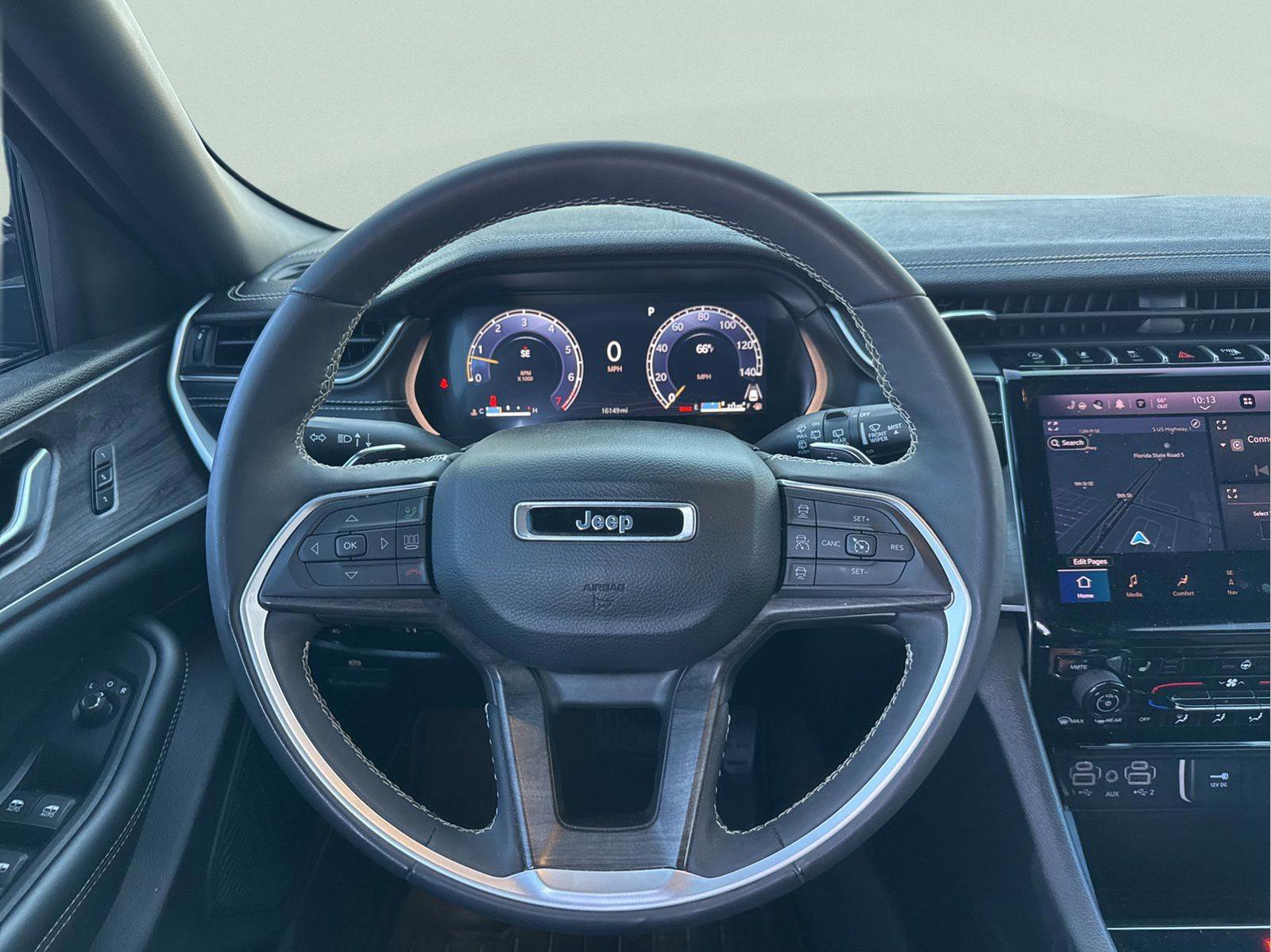 Certified 2024 Jeep Grand Cherokee Limited image 9