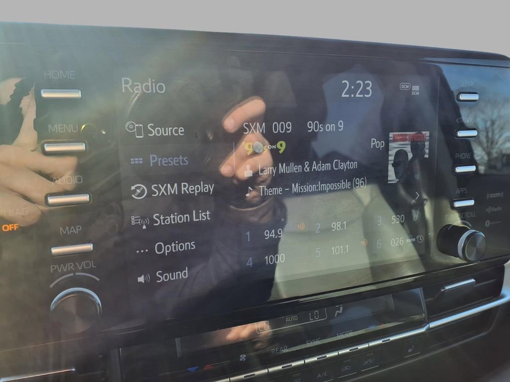 Used 2024 Toyota Sienna XLE image 6