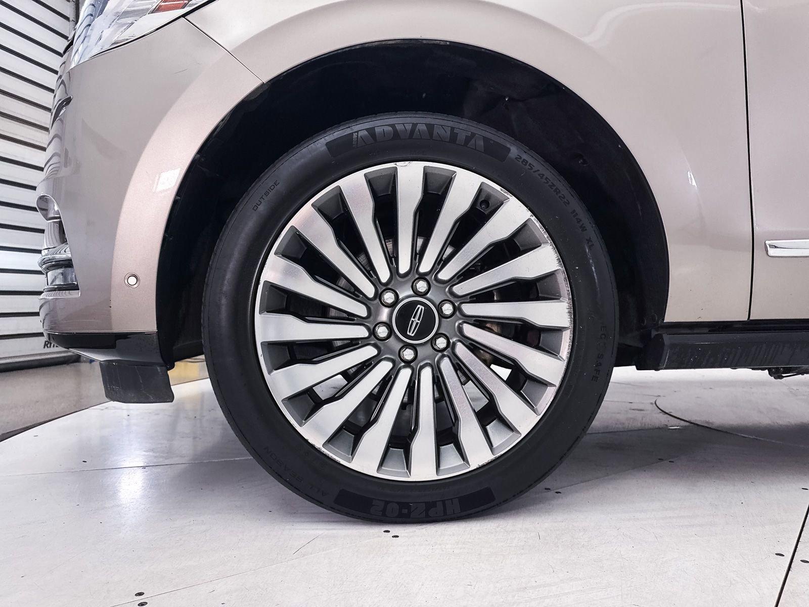 Used 2018 Lincoln Navigator Reserve w/ Technology Package AWD/4WD image 18