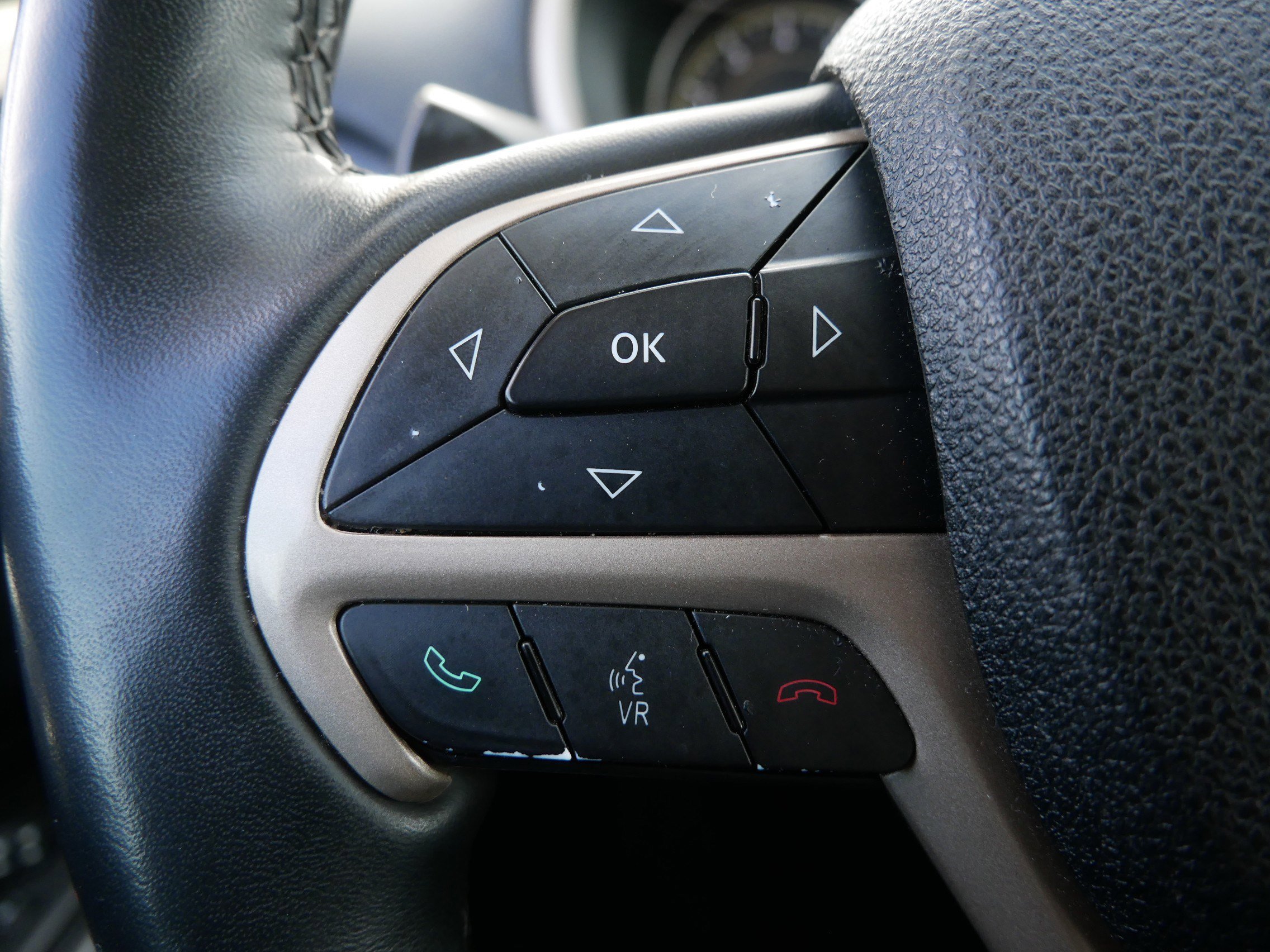 Used 2014 Jeep Cherokee Latitude w/ Cold Weather Group image 19