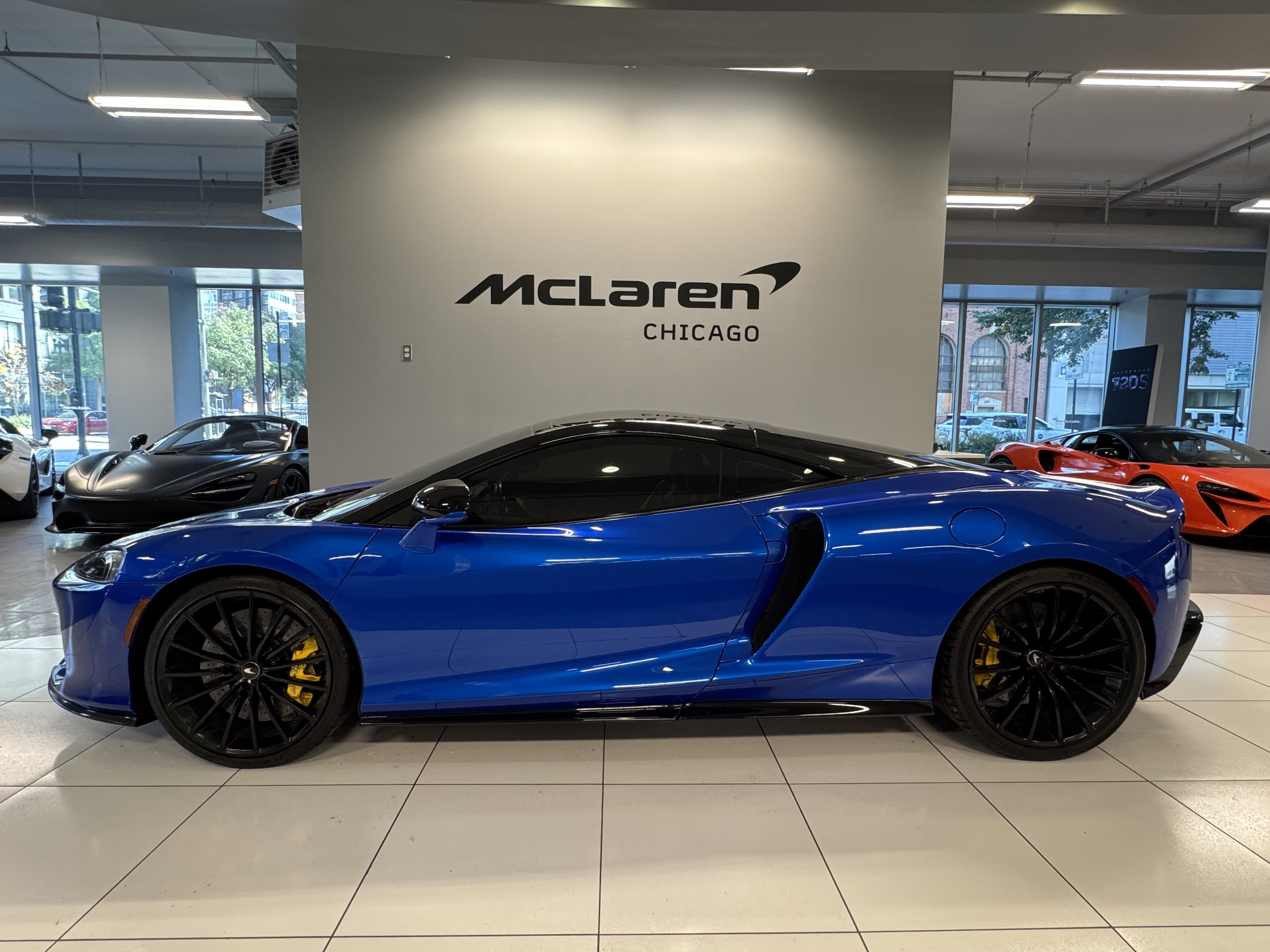 Used 2023 McLaren GT image 1