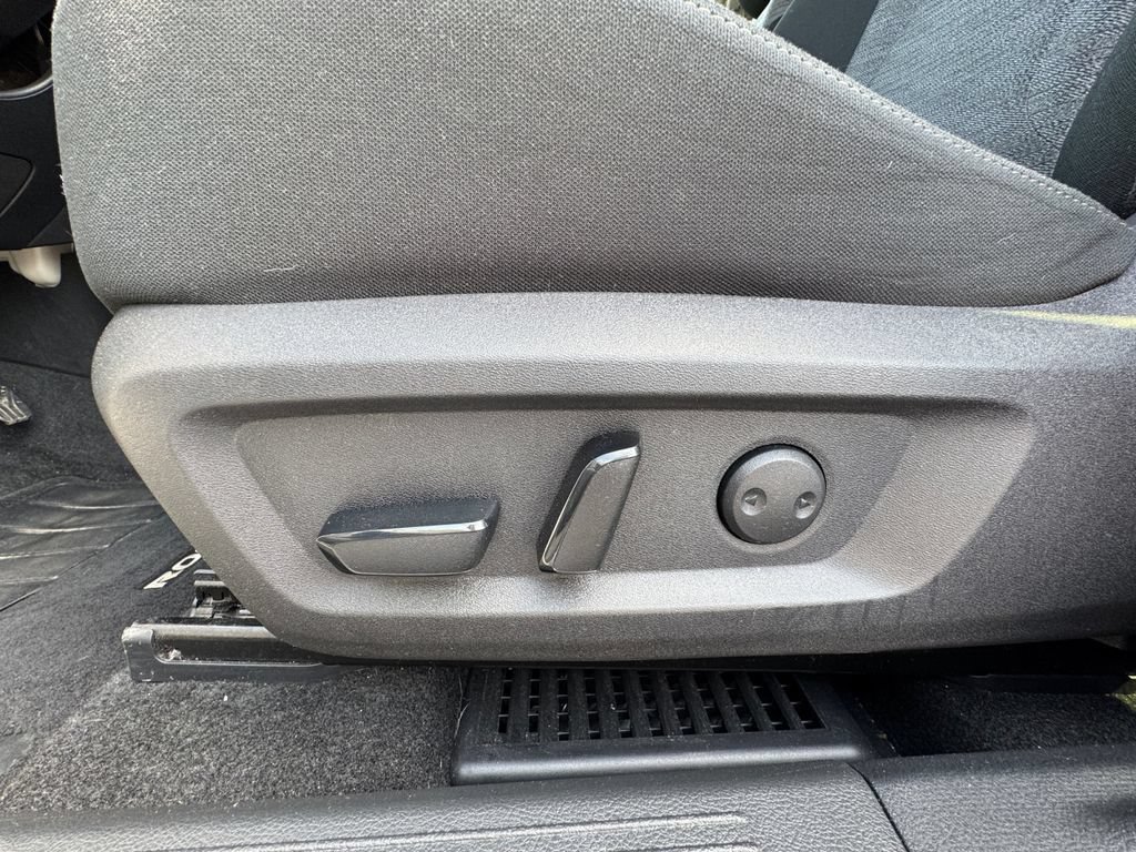Used 2023 Nissan Rogue SV AWD/4WD image 18