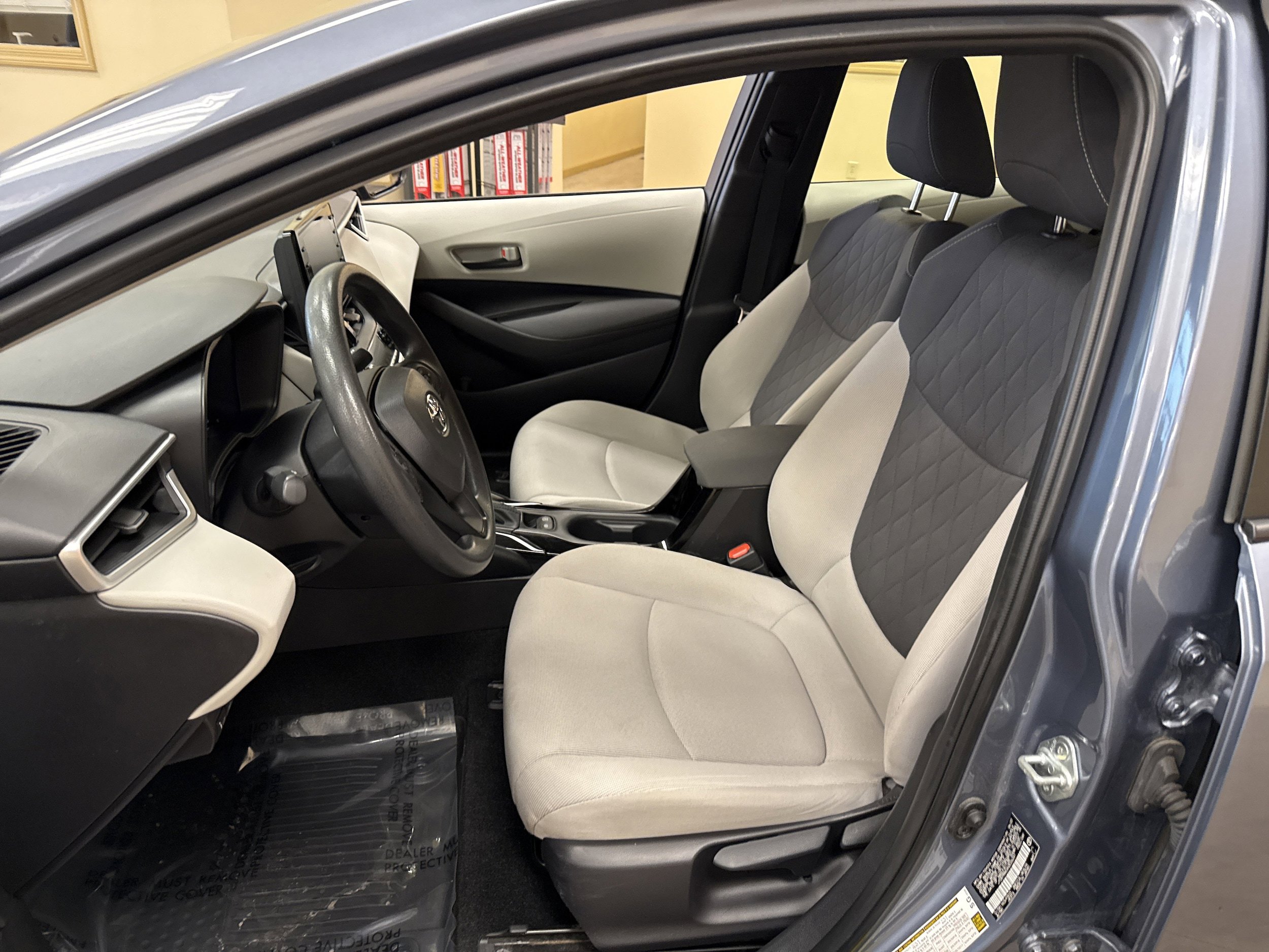 Used 2022 Toyota Corolla LE FWD image 16